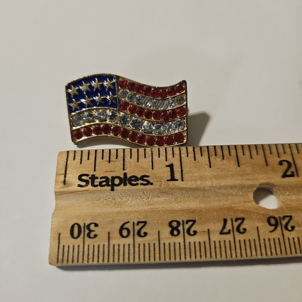 Vintage Rhinestone USA American Flag July 4 Patriotic GoldTone Brooch Pin - Picture 2 of 14